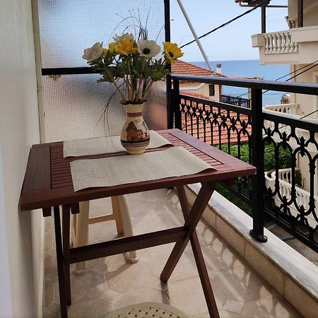 Διαμέρισμα Για Οικογένεια Με Θέα Την Θάλασσα Lägenhet Arkoudi Exteriör bild